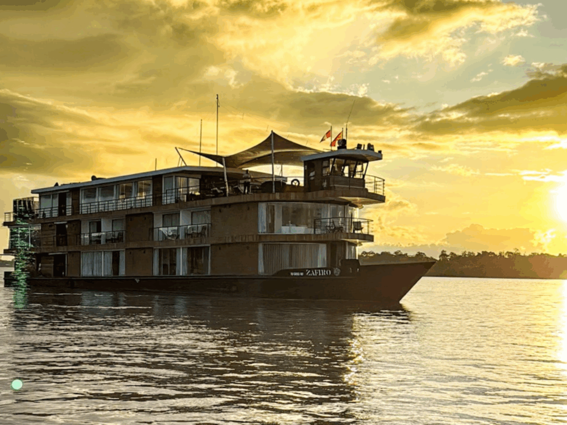 Zafiro während Amazonas Kreuzfahrt in Peru