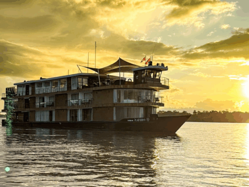 Zafiro während Amazonas Kreuzfahrt in Peru